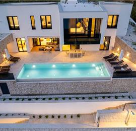 5-Bedroom beach front Villa with Heated Infinity Pool Near Omis, sleeps 10